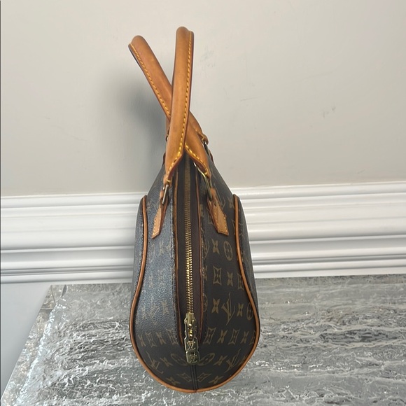 Louis Vuitton Ellipse Monogram Handbag - Picture 4 of 14